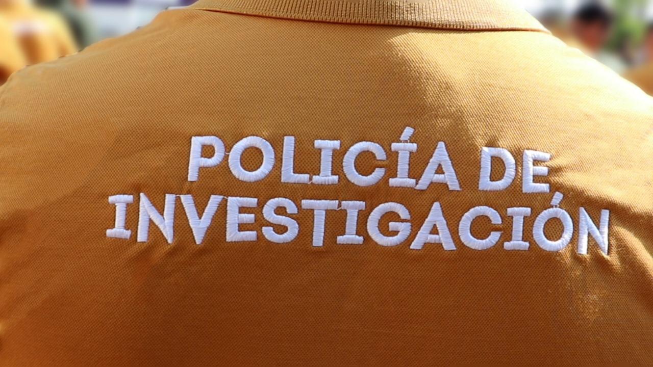 En cateo, Policía de Investigación asegura en Huamantla camioneta y armas largas